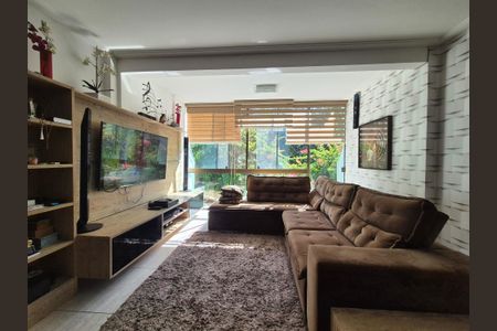 Casa de condomínio à venda com 200m², 3 quartos e 2 vagas Casa de condomínio à venda com 200m², 3 quartos e 2 vagasSala