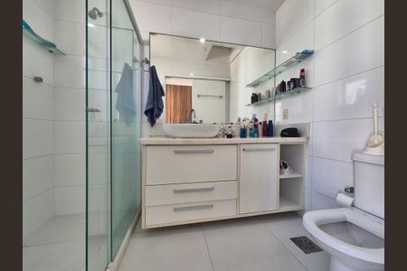 Casa de condomínio à venda com 200m², 3 quartos e 2 vagas Casa de condomínio à venda com 200m², 3 quartos e 2 vagasBanheiro da Suíte 2