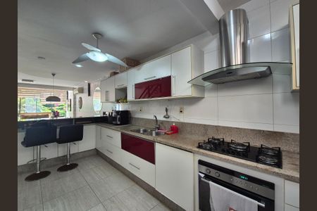 Casa de condomínio à venda com 200m², 3 quartos e 2 vagas Casa de condomínio à venda com 200m², 3 quartos e 2 vagasCozinha