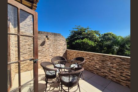 Casa de condomínio à venda com 200m², 3 quartos e 2 vagas Casa de condomínio à venda com 200m², 3 quartos e 2 vagasSuite 2 - varanda