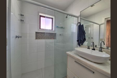 Casa de condomínio à venda com 200m², 3 quartos e 2 vagas Casa de condomínio à venda com 200m², 3 quartos e 2 vagasBanheiro da Suíte 2