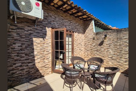 Casa de condomínio à venda com 200m², 3 quartos e 2 vagas Casa de condomínio à venda com 200m², 3 quartos e 2 vagasSuite 2 - varanda