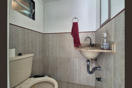 Casa de condomínio à venda com 200m², 3 quartos e 2 vagas Casa de condomínio à venda com 200m², 3 quartos e 2 vagasBanheiro de Serviço