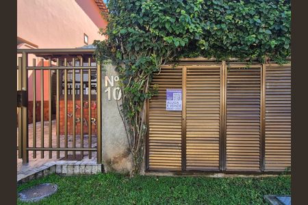 Casa de condomínio à venda com 200m², 3 quartos e 2 vagas Casa de condomínio à venda com 200m², 3 quartos e 2 vagasPlaca