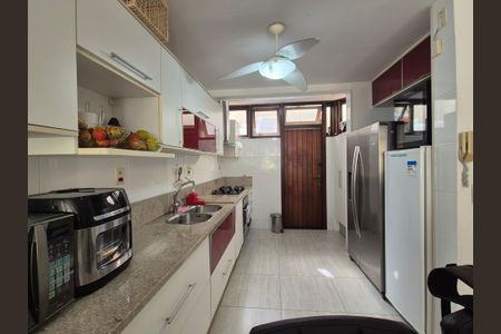 Casa de condomínio à venda com 200m², 3 quartos e 2 vagas Casa de condomínio à venda com 200m², 3 quartos e 2 vagasCozinha