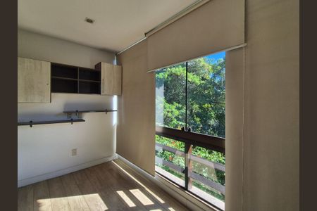 Casa de condomínio à venda com 200m², 3 quartos e 2 vagas Casa de condomínio à venda com 200m², 3 quartos e 2 vagasSuíte 1 - varanda