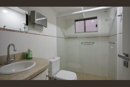 Casa para alugar com 460m², 5 quartos e 2 vagasBanheiro andar de baixo