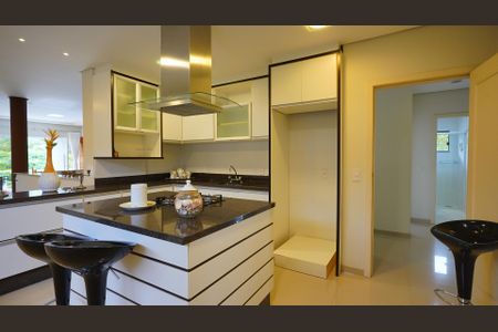 Casa para alugar com 460m², 5 quartos e 2 vagasCozinha 1