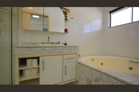 Casa para alugar com 460m², 5 quartos e 2 vagasBanheiro da Suíte