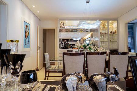 Apartamento à venda com 180m², 4 quartos e 4 vagasSala