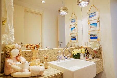 Apartamento à venda com 180m², 4 quartos e 4 vagasBanheiro Suíte 1