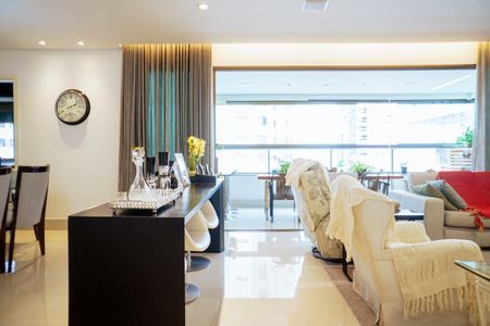 Apartamento à venda com 180m², 4 quartos e 4 vagasSala