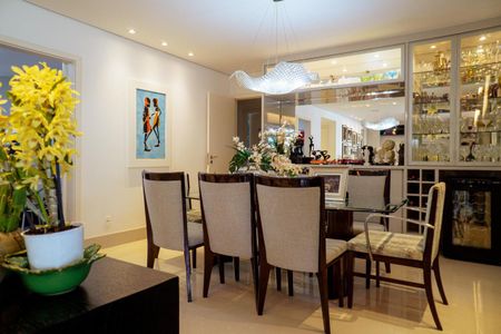 Apartamento à venda com 180m², 4 quartos e 4 vagasSala