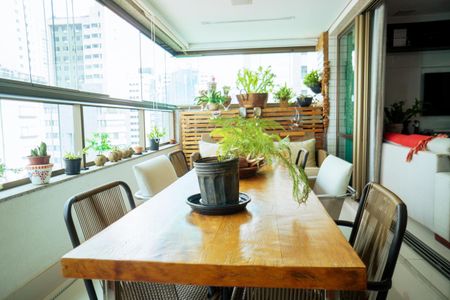 Apartamento à venda com 180m², 4 quartos e 4 vagasVaranda