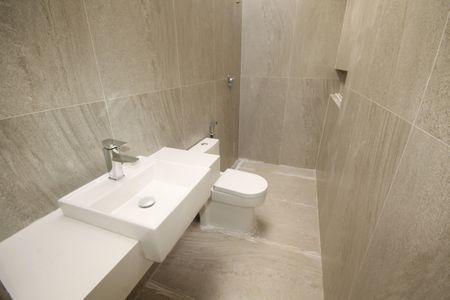 Casa de condomínio à venda com 403m², 4 quartos e 4 vagasbanheiro 2