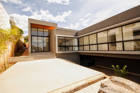 Casa de condomínio à venda com 403m², 4 quartos e 4 vagasFachada