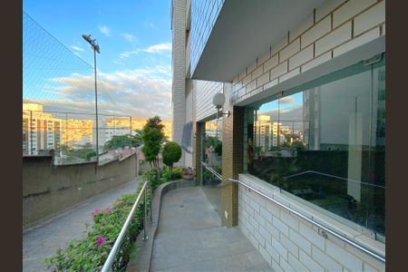 Apartamento à venda com 180m², 4 quartos e 2 vagasEntrada