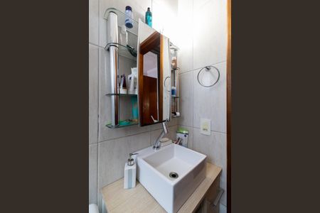 Casa de condomínio à venda com 65m², 2 quartos e 1 vagaBanheiro de Serviço