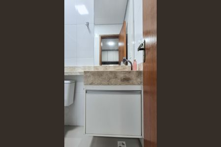 Apartamento à venda com 76m², 3 quartos e 2 vagas Apartamento à venda com 76m², 3 quartos e 2 vagasBanheiro da suíte