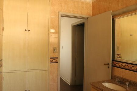 Casa à venda com 320m², 3 quartos e 4 vagasBanheiro 2