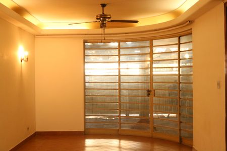 Casa à venda com 320m², 3 quartos e 4 vagasSala