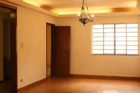 Casa à venda com 320m², 3 quartos e 4 vagasSala