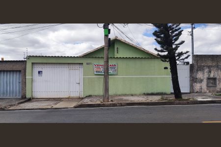 Casa à venda com 285m², 3 quartos e 3 vagasFachada e placa