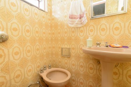 Casa à venda com 285m², 3 quartos e 3 vagasBanheiro da Suíte