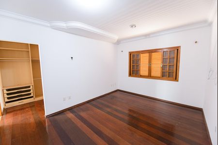 Casa de condomínio para alugar com 380m², 4 quartos e 4 vagasSuíte 2