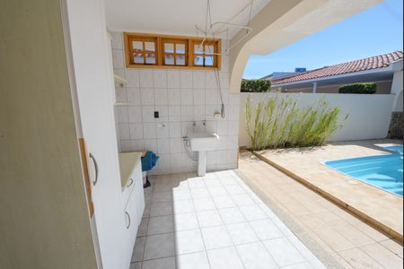 Casa de condomínio para alugar com 380m², 4 quartos e 4 vagasÁrea de Serviço