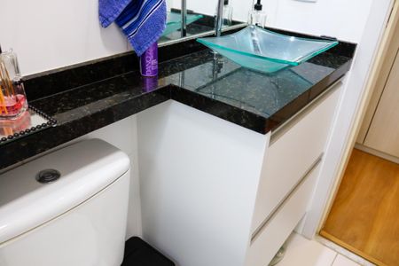 Apartamento à venda com 58m², 2 quartos e 1 vagaBanheiro 2