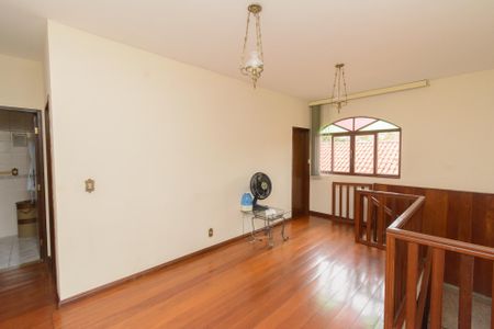 Casa à venda com 476m², 5 quartos e 3 vagasSala 2