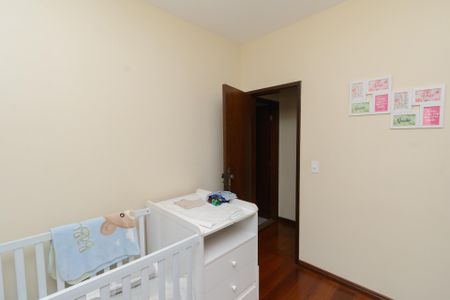 Casa à venda com 476m², 5 quartos e 3 vagasQuarto 2