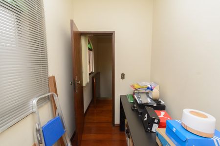 Casa à venda com 476m², 5 quartos e 3 vagasEscritório