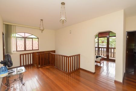 Casa à venda com 476m², 5 quartos e 3 vagasSala 2