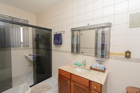 Casa à venda com 476m², 5 quartos e 3 vagasBanheiro Social