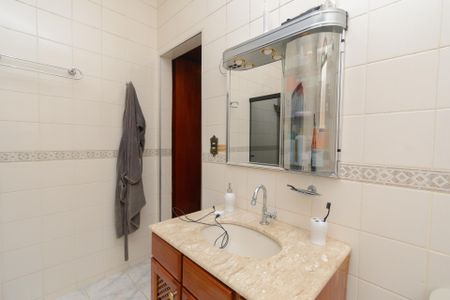 Casa à venda com 476m², 5 quartos e 3 vagasBanheiro da Suíte