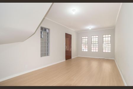 Casa para alugar com 150m², 4 quartos e 2 vagas Casa para alugar com 150m², 4 quartos e 2 vagasSala