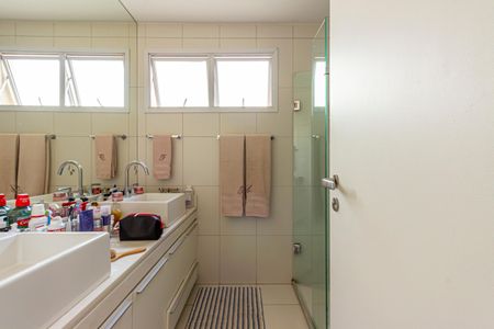 Apartamento à venda com 147m², 3 quartos e 2 vagasBanheiro da Suíte 1