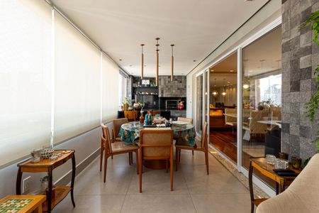 Apartamento à venda com 147m², 3 quartos e 2 vagasVaranda