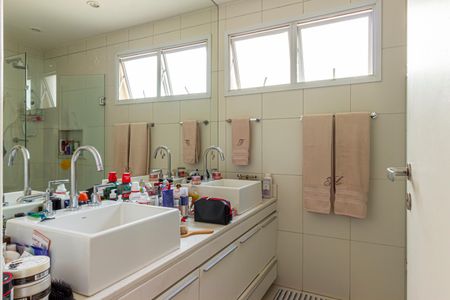 Apartamento à venda com 147m², 3 quartos e 2 vagasBanheiro da Suíte 1