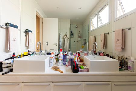 Apartamento à venda com 147m², 3 quartos e 2 vagasBanheiro da Suíte 1