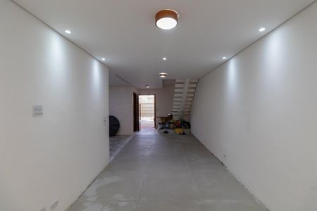 Casa à venda com 182m², 4 quartos e 2 vagas Casa à venda com 182m², 4 quartos e 2 vagasSala