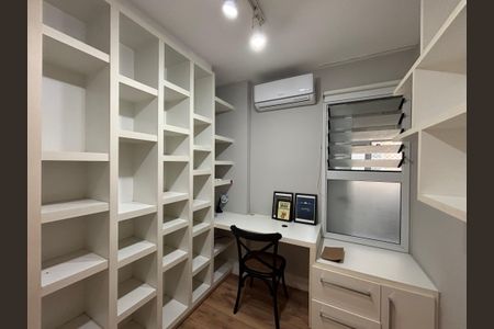 Apartamento à venda com 200m², 3 quartos e 2 vagasQuarto 2
