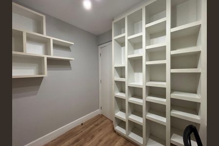 Apartamento à venda com 200m², 3 quartos e 2 vagasQuarto 2