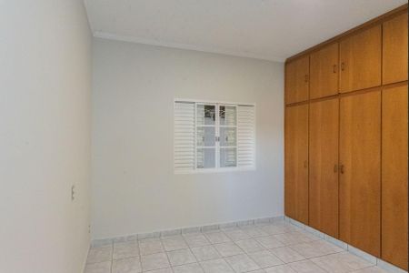 Casa à venda com 380m², 3 quartos e 2 vagas Casa à venda com 380m², 3 quartos e 2 vagasSuíte