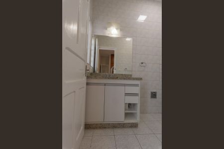 Casa à venda com 380m², 3 quartos e 2 vagas Casa à venda com 380m², 3 quartos e 2 vagasBanheiro Suíte