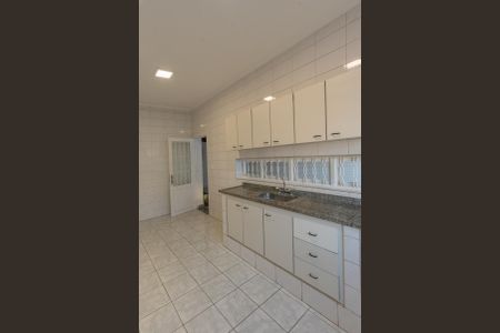 Casa à venda com 380m², 3 quartos e 2 vagas Casa à venda com 380m², 3 quartos e 2 vagasCozinha