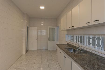 Casa à venda com 380m², 3 quartos e 2 vagas Casa à venda com 380m², 3 quartos e 2 vagasCozinha