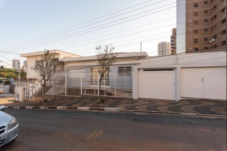 Casa à venda com 380m², 3 quartos e 2 vagas Casa à venda com 380m², 3 quartos e 2 vagasÁrea comum